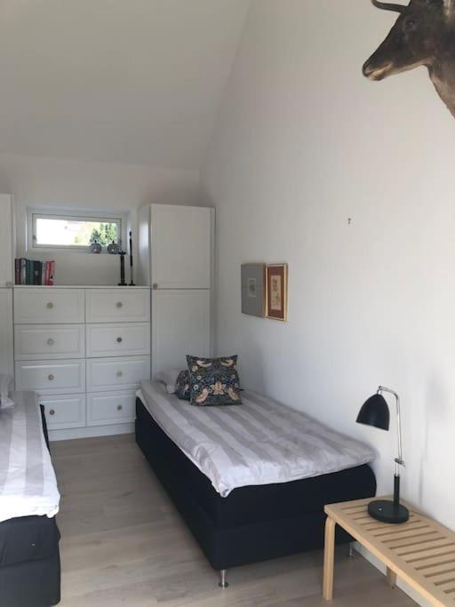 Cozy, Quiet Guest House Perfect For Business Or Pleasure Хиллерёд Экстерьер фото