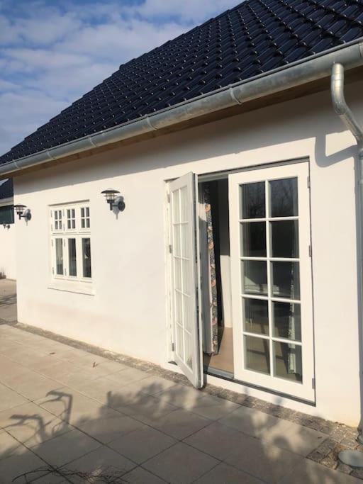 Cozy, Quiet Guest House Perfect For Business Or Pleasure Хиллерёд Экстерьер фото