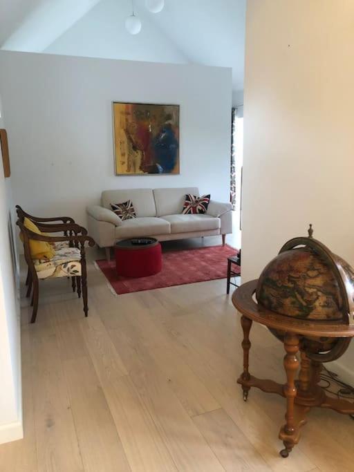 Cozy, Quiet Guest House Perfect For Business Or Pleasure Хиллерёд Экстерьер фото