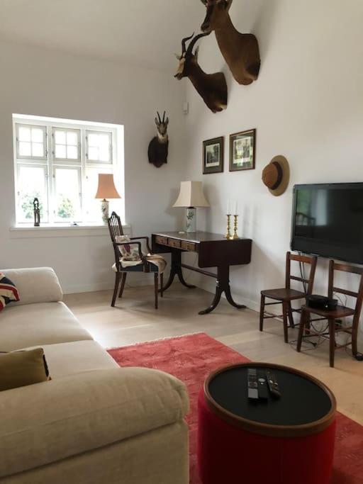 Cozy, Quiet Guest House Perfect For Business Or Pleasure Хиллерёд Экстерьер фото