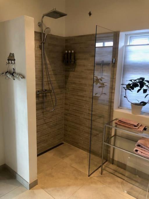 Cozy, Quiet Guest House Perfect For Business Or Pleasure Хиллерёд Экстерьер фото