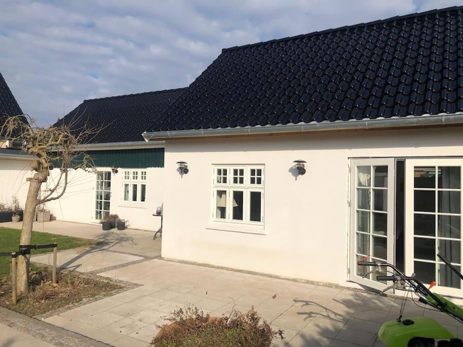 Cozy, Quiet Guest House Perfect For Business Or Pleasure Хиллерёд Экстерьер фото